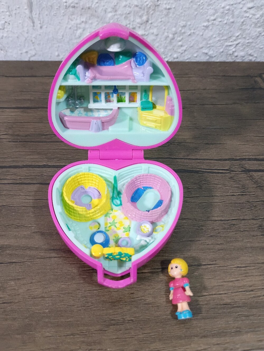 Vintage 1993 Bluebird Toys Polly Pocket Pink Heart Shaped Case W/ Figure